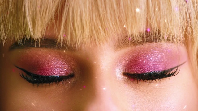 Video Reference: Hair, Lip, Hairstyle, Eye, Eyelash, Organ, Human body, Eye liner, Purple, Makeover