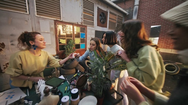 Video Reference: Hairstyle, Community, Chair, Event, Houseplant, Fun, Leisure, Conversation, Customer, Room