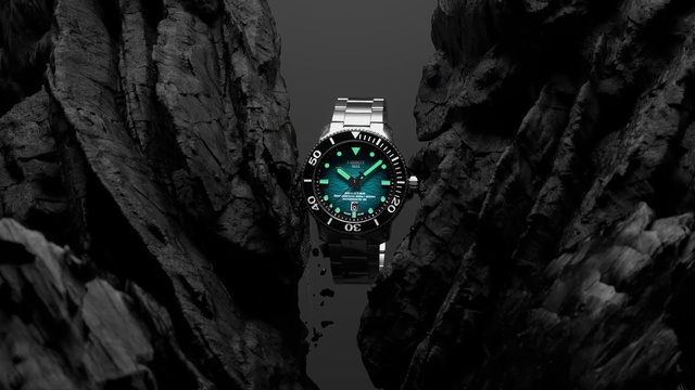 Video Reference: Atmosphere, Flash photography, World, Clock, Font, Circle, Monochrome, Monochrome photography, Symmetry, Darkness