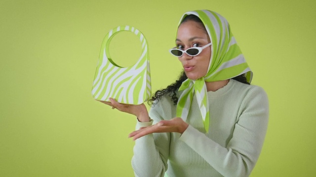 Video Reference: Glasses, Vision care, Smile, Fashion, Textile, Sleeve, Eyewear, Sunglasses, Gesture, Happy