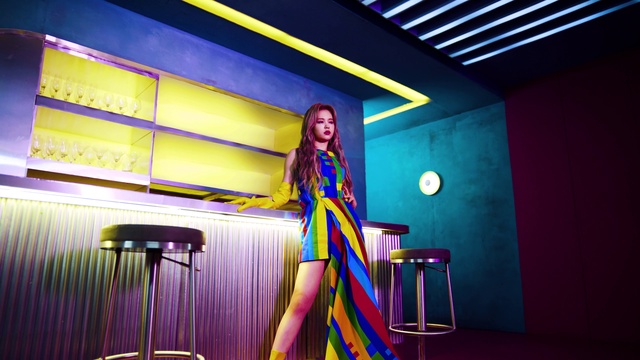 Video Reference: Purple, Dress, Lighting, Entertainment, Pink, Performing arts, Visual effect lighting, Fashion design, Fun, Magenta