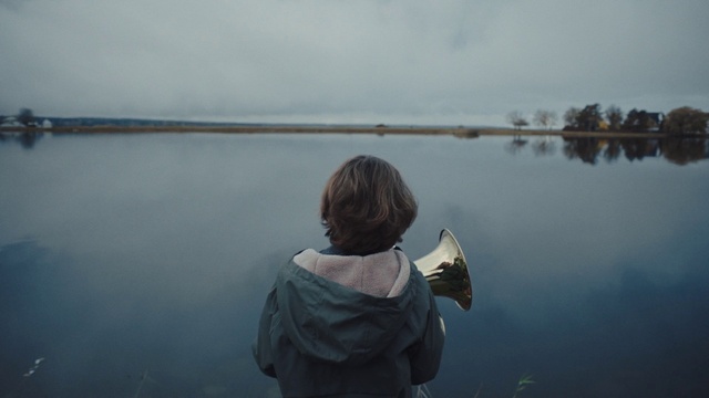 Video Reference: Water, Cloud, Sky, Plant, People in nature, Flash photography, Lake, Happy, Tree, Sun hat