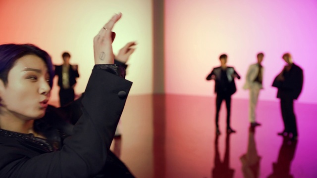 Video Reference: Flash photography, Standing, Gesture, Social group, Fun, Happy, Art, Entertainment, Youth, Event