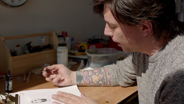 Video Reference: Table, Gesture, Clock, Finger, Art, Pen, Engineering, T-shirt, Office supplies, Artist