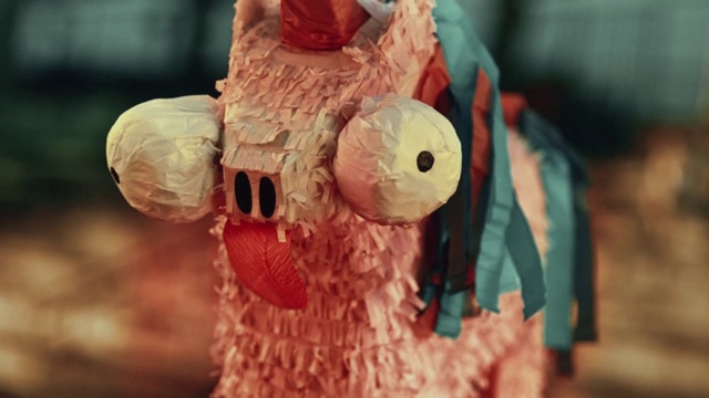 Video Reference: Bird, Toy, Creative arts, Wood, Ornament, Art, Beak, Wool, Stuffed toy, Peach
