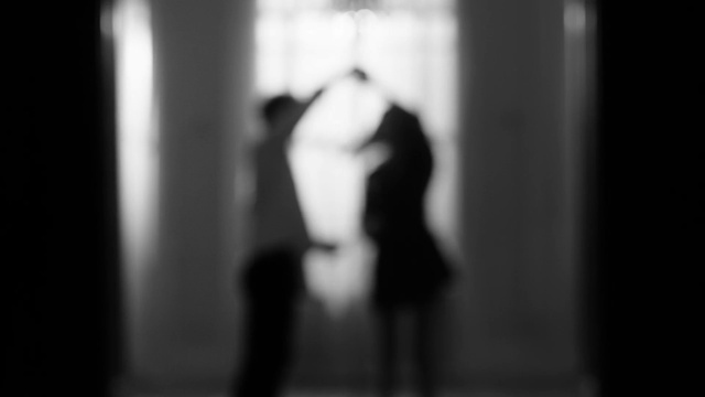 Video Reference: Flash photography, Gesture, Black-and-white, Tints and shades, Monochrome photography, Monochrome, Darkness, Event, Human leg, Entertainment