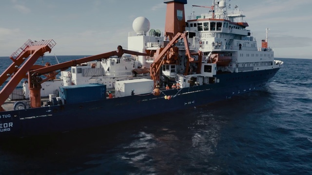 Video Reference: Water, Sky, Boat, Vehicle, Watercraft, Naval architecture, Cloud, Fluid, Ship, Machine