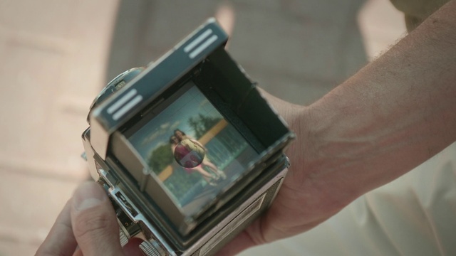 Video Reference: Hand, Camera accessory, Finger, Gadget, Communication Device, Cameras & optics, Film camera, Wrist, Electric blue, Toy