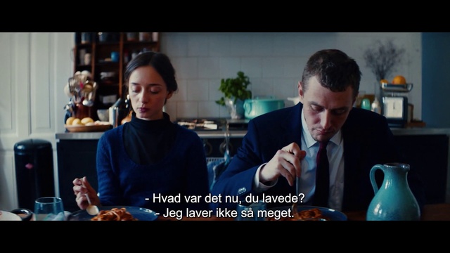 Video Reference: Gesture, Sharing, Television program, Event, Plant, Serveware, Formal wear, Fun, Conversation, Electric blue