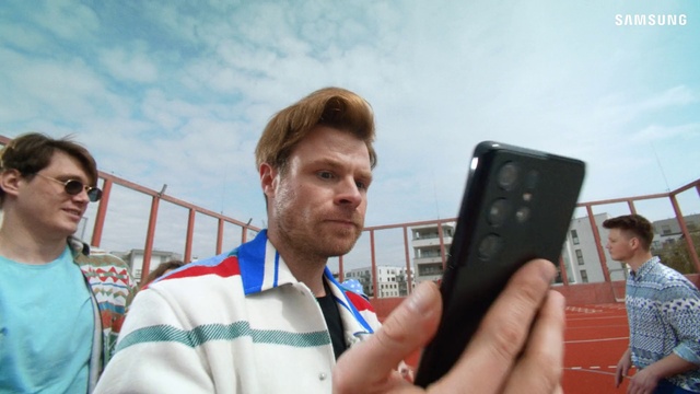 Video Reference: Sky, Hand, Cloud, Telephony, Mobile phone, Mobile device, Communication Device, Gesture, Portable communications device, Travel