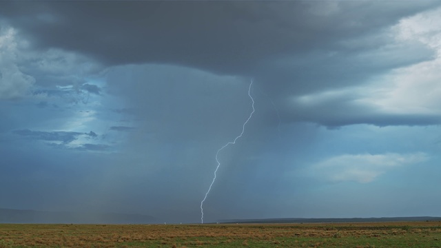 Video Reference: Cloud, Sky, Lightning, Atmosphere, Daytime, Thunder, Ecoregion, Thunderstorm, Natural landscape, Cumulus