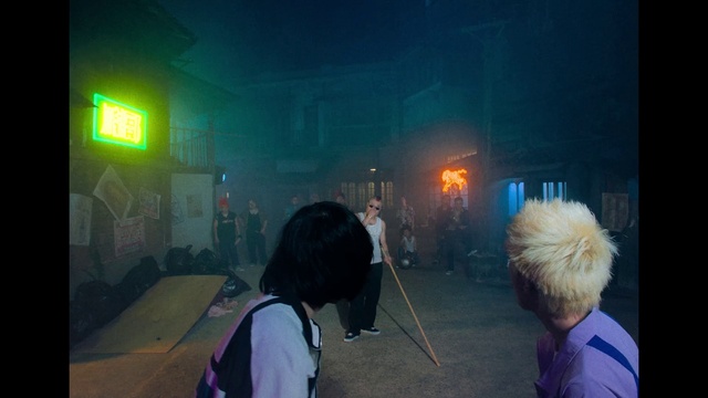 Video Reference: Lighting, Entertainment, Building, T-shirt, Magenta, Event, Technology, Fun, Music venue, City