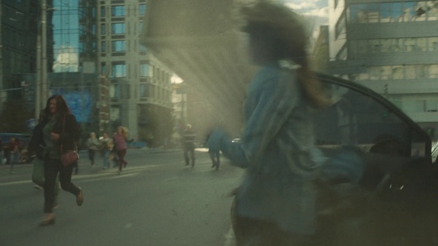 Video Reference: Human, Building, Grey, Atmospheric phenomenon, Road surface, Tints and shades, Road, Midnight, City, Darkness