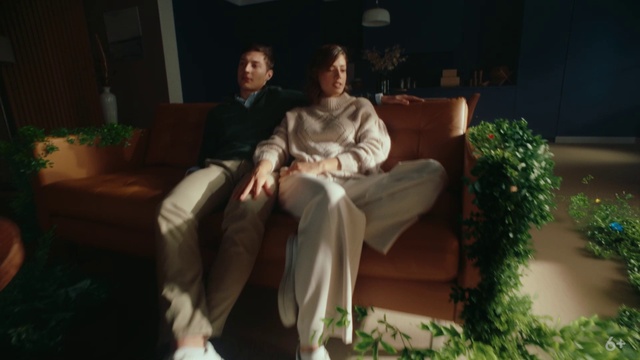 Video Reference: Plant, Comfort, Couch, Flash photography, Living room, Fun, Event, Leisure, Thigh, studio couch