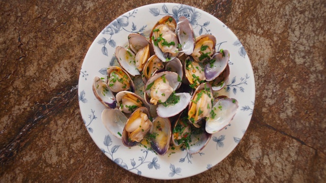 Video Reference: Food, Tableware, Dishware, Ingredient, Recipe, Seafood, Plate, Bivalve, Cuisine, Dish