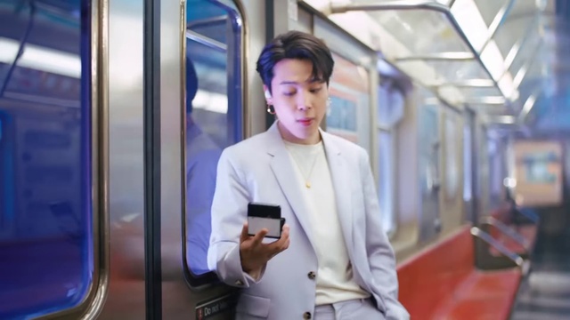 Video Reference: Shoulder, Dress shirt, Train, Sleeve, Street fashion, Collar, Blazer, White-collar worker, Public transport, Electric blue