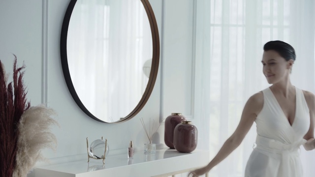 Video Reference: Mirror, Photograph, White, Lighting, Flash photography, Waist, Smile, Window, Event, Street fashion