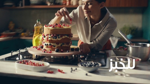 Video Reference: Food, Tableware, Cake decorating, Cake, Table, Dishware, Cuisine, Plate, Cake decorating supply, Baked goods