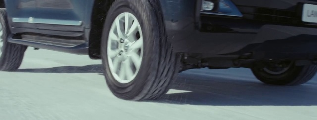 Video Reference: Tire, Car, Wheel, Vehicle, Automotive tire, Tread, Automotive lighting, Hubcap, Automotive design, Synthetic rubber