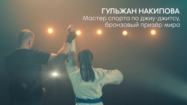 Video Reference: Flash photography, Happy, Lighting, Gesture, Morning, Lens flare, Sky, T-shirt, Friendship, Backlighting