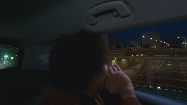 Video Reference: Automotive mirror, Automotive design, Automotive lighting, Gesture, Mode of transport, Car, Vehicle door, Rear-view mirror, Automotive exterior, Personal luxury car