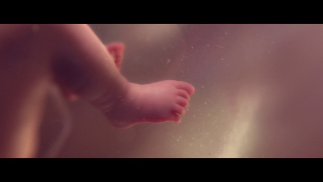 Video Reference: Water, Gesture, Cloud, Finger, Thumb, Tints and shades, Foot, Human leg, Close-up, Bathroom