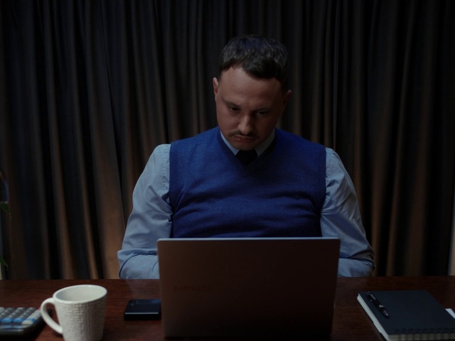 Video Reference: Computer, Personal computer, Laptop, Table, Output device, Curtain, Tableware, Netbook, Serveware, White-collar worker