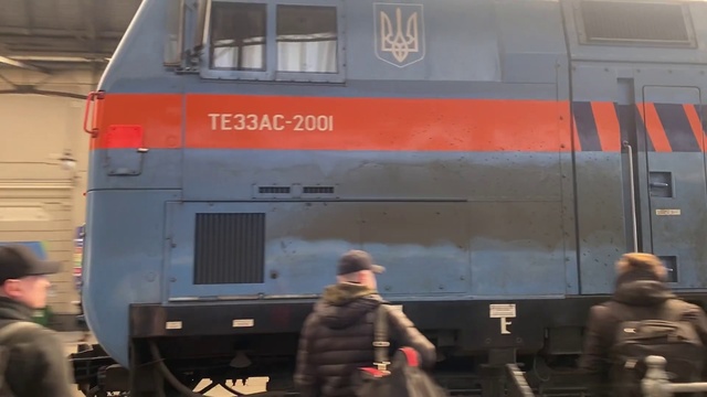 Video Reference: Train, Motor vehicle, Window, Vehicle, Rolling stock, Mode of transport, Rolling, Railway, Locomotive, Automotive exterior