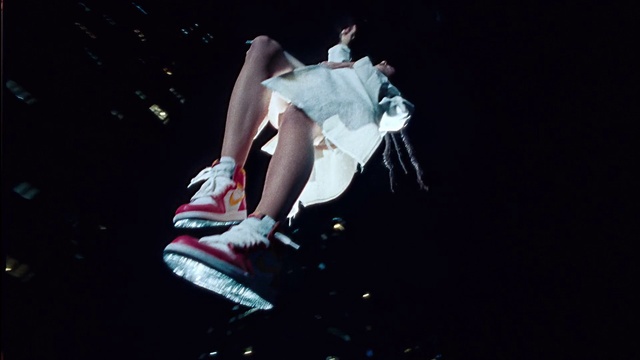 Video Reference: Flash photography, Plant, Thigh, Knee, Aerialist, Performing arts, Entertainment, Choreography, Fashion design, Art