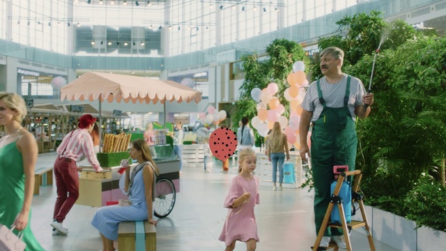 Video Reference: Plant, Leisure, Fun, Summer, Recreation, City, Event, Entertainment, Tripod, Performing arts