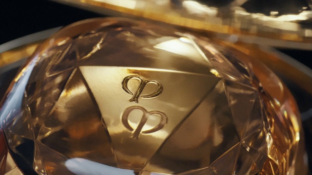 Video Reference: Hood, Automotive lighting, Amber, Motor vehicle, Automotive design, Headlamp, Automotive exterior, Tints and shades, Personal luxury car, Rim