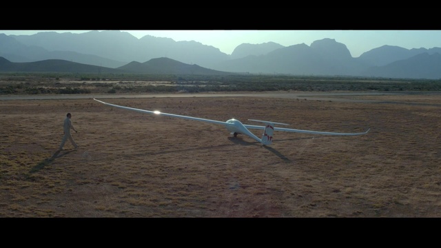 Video Reference: Mountain, Sky, Gliding, Air travel, Plain, Landscape, Grassland, Horizon, Sand, Monoplane
