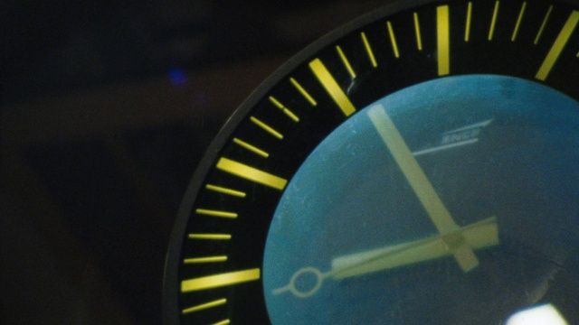 Video Reference: Gauge, Mode of transport, Motor vehicle, Measuring instrument, Font, Auto part, Speedometer, Trip computer, Electric blue, Circle