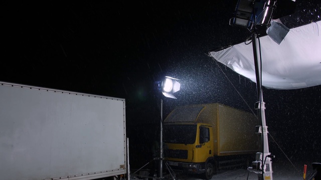 Video Reference: Train, Automotive lighting, Lighting, Electricity, Rolling, Rolling stock, Floodlight, Railway, Whiteboard, Vehicle