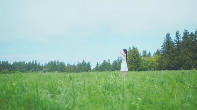 Video Reference: Sky, Plant, People in nature, Natural landscape, Tree, Gesture, Cloud, Grass, Happy, Grassland
