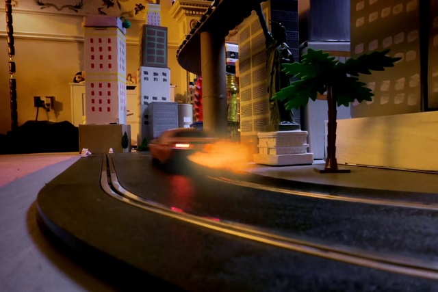 Video Reference: Building, Plant, Automotive lighting, Urban design, Road surface, Asphalt, Flooring, Automotive design, City, Road