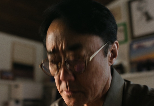 Video Reference: Forehead, Suit, Eyewear, Event, Audio equipment, Fun, Wrinkle, Formal wear