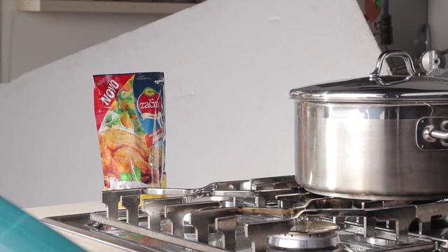 Video Reference: Kitchen appliance, Cookware and bakeware, Crock, Stove, Gas, Tableware, Cooktop, Home appliance, Pressure cooker, Cooking