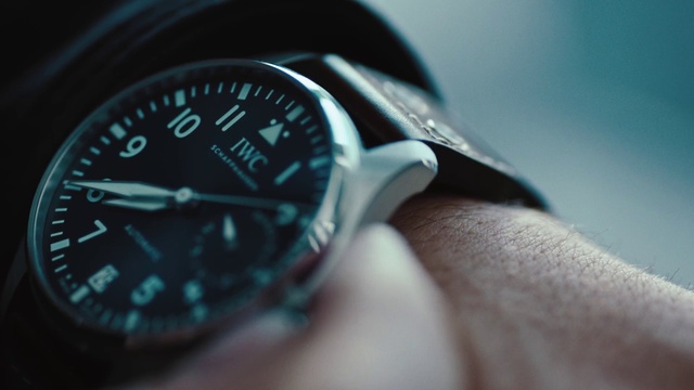 Video Reference: Goggles, Vision care, Sunglasses, Gauge, Speedometer, Eye glass accessory, Measuring instrument, Clock, Automotive design, Eyewear