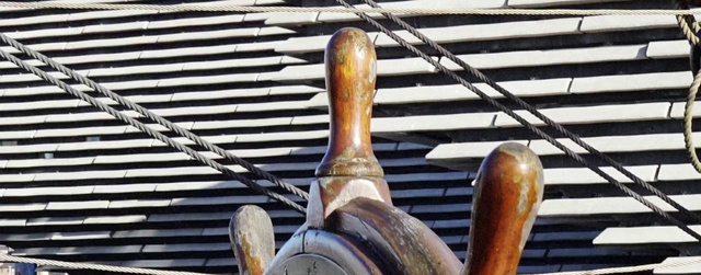 Video Reference: Hood, Light, Grille, Wood, Motor vehicle, Automotive lighting, Line, Gas, Automotive exterior, Pipe