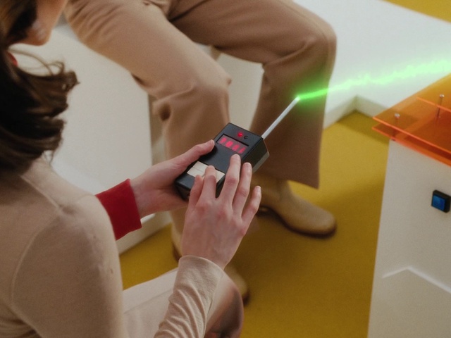 Video Reference: Joint, Arm, Shoulder, Nail, Gesture, Finger, Thumb, Wrist, Gadget, Eyelash