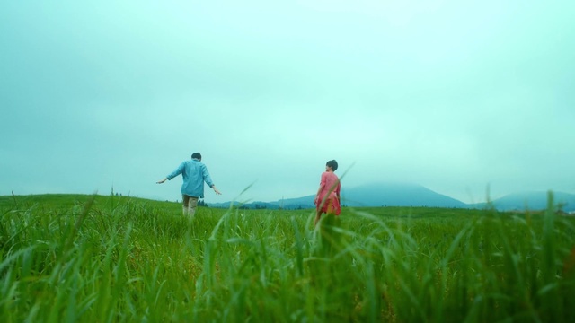 Video Reference: Sky, Plant, Green, Cloud, People in nature, Natural landscape, Gesture, Happy, Grass, Agriculture