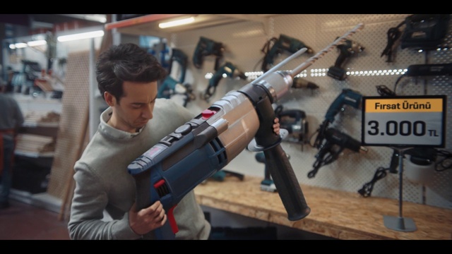 Video Reference: Air gun, Shotgun, Machine gun, Recreation, Engineering, Machine, Event, Shooting, Filmmaking, Optical instrument