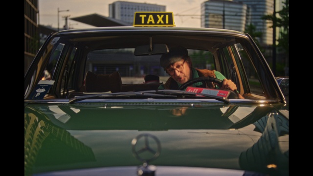 Video Reference: Car, Land vehicle, Vehicle, Motor vehicle, Hood, Automotive design, Automotive lighting, Mode of transport, Automotive exterior, Vehicle door