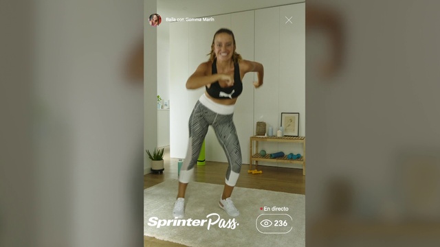 Video Reference: Shoe, Shoulder, Leg, Human body, Flash photography, Knee, Waist, Thigh, Sportswear, Abdomen