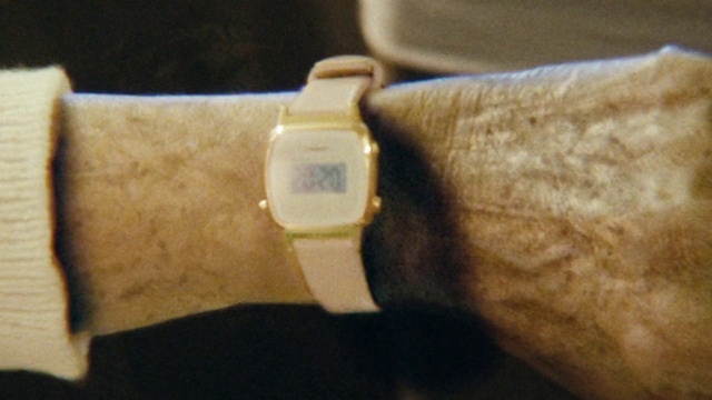 Video Reference: Watch, Natural material, Clock, Gadget, Watch accessory, Wrist, Rectangle, Jewellery, Strap, Electric blue