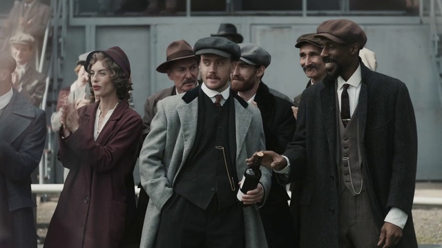Video Reference: Hat, Sun hat, Fedora, Collar, Headgear, Cap, Blazer, Formal wear, Suit, White-collar worker