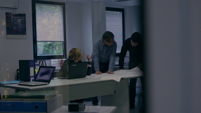 Video Reference: Table, Window, Building, Desk, Laptop, Window blind, Computer, Writing desk, Computer desk, Personal computer