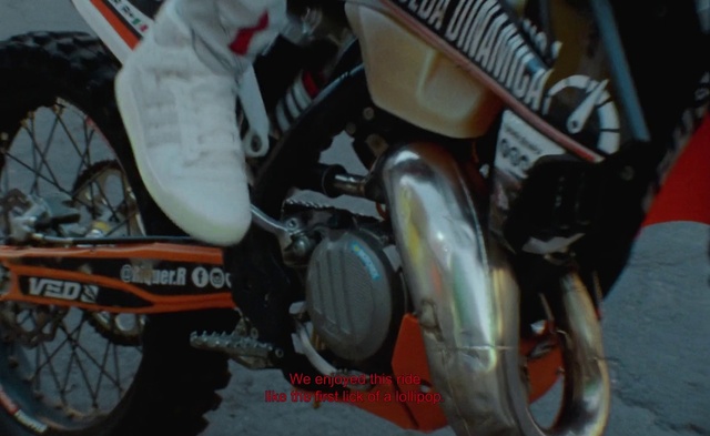 Video Reference: Tire, Fuel tank, Wheel, Automotive lighting, Automotive tire, Motor vehicle, Vehicle, Motorcycle, Alloy wheel, Automotive fuel system