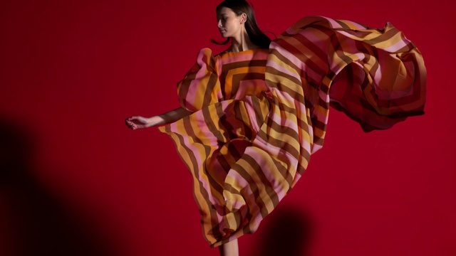 Video Reference: Gesture, Flash photography, Pink, Silk, Art, Fashion design, Magenta, Cg artwork, Event, Thigh